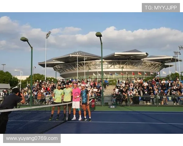 2025年网球赛季开局各大赛事争夺激烈 新星崛起旧将复苏引发关注