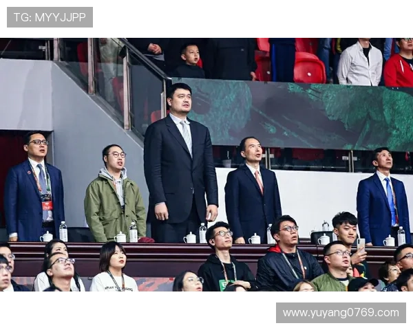 中国男篮力克韩国晋级亚锦赛四强 姚明现场观战见证精彩对决