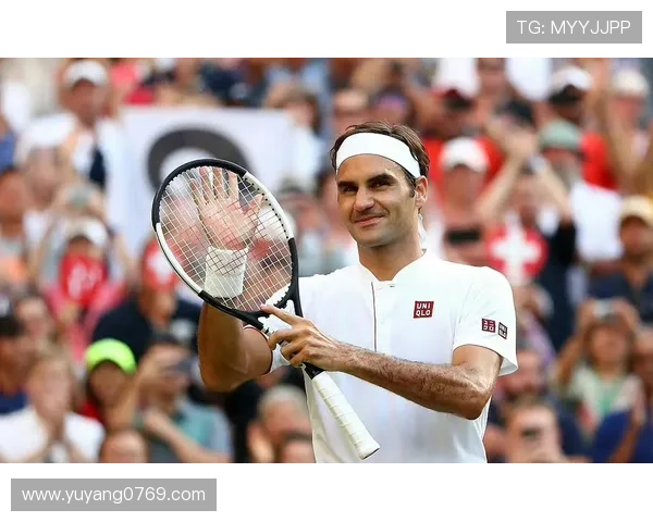 费德勒宣布退役后首度亮相网球赛场，展现不凡风采引发热议